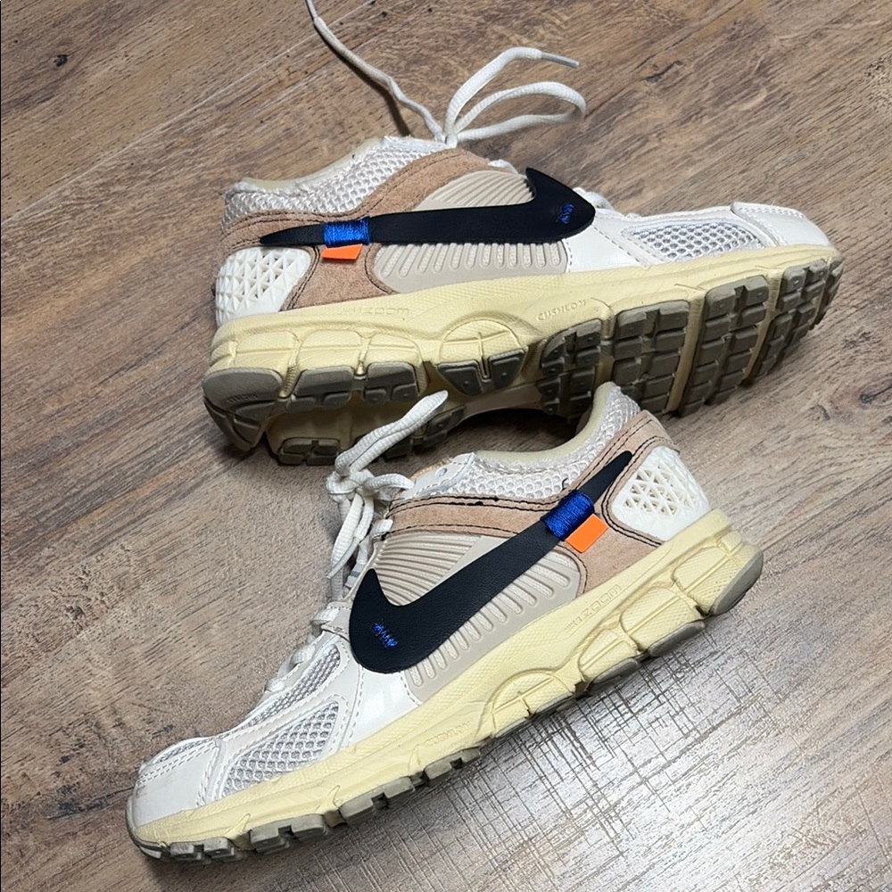 Woman's off white zooms